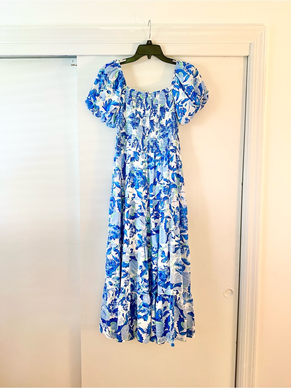 NWT Pretty Garden Floral Tiered Puff Sleeve Dress